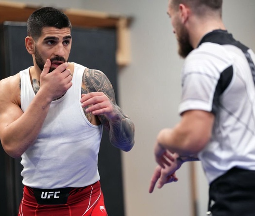 UFC: Ilia Topuria tập cùng Kamaru Usman trước đại chiến Josh Emmett