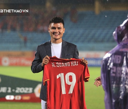 Quang Hải được đăng ký số áo lạ ở CLB CAHN