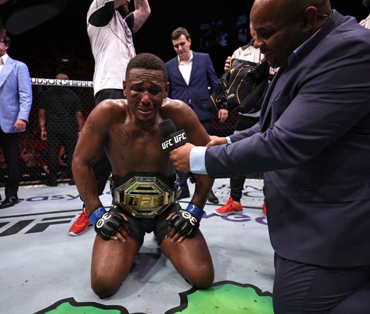 Đương kim vô địch UFC Jamahal Hill phải bỏ đai vì... chơi bóng rổ?