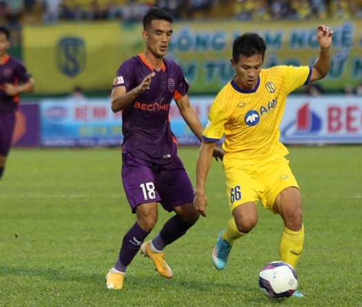 SLNA lại thua khi trụ hạng thành công, Bình Dương thoát vị trí cuối bảng