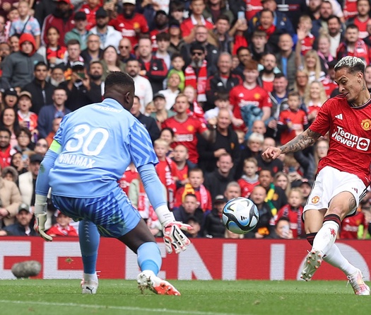 Kết quả bóng đá giao hữu MU vs Lens: Onana nhận bàn thua từ giữa sân, “Quỷ đỏ” ngược dòng trong 14 phút