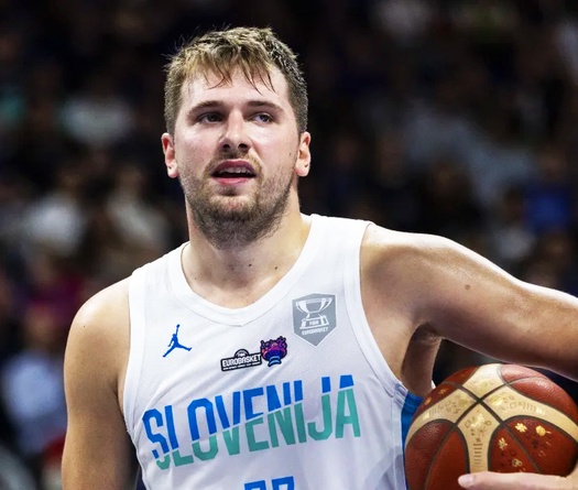 Luka Doncic bỏ túi triple-double và ném 3 siêu "ảo" trước Montenegro, sẵn sàng đối đầu tuyển Mỹ