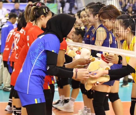 Bóng chuyền Indonesia để lại hành động đẹp với món quà ý nghĩa dành cho Việt Nam