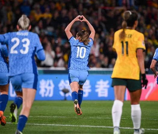 Sam Kerr lập siêu phẩm, Australia vẫn thua ở bán kết World Cup nữ 2023