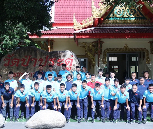 U23 Việt Nam viếng đền nổi tiếng ở Thái Lan cầu may trước trận gặp U23 Lào