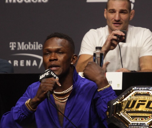 Israel Adesanya cảnh cáo Sean Strickland "giữ mồm miệng, soi gương Paulo Costa"