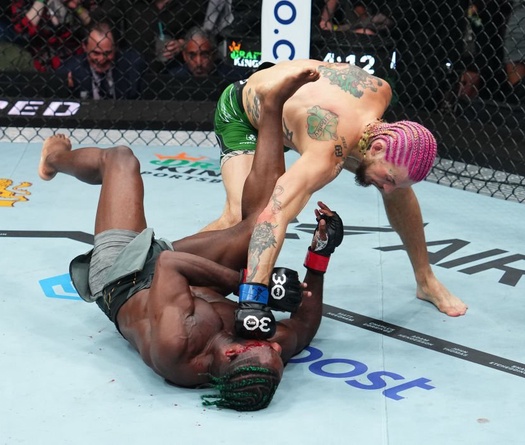 UFC 292: Sean O'Malley tung đòn như dao cạo, giật đai từ Aljamain Sterling