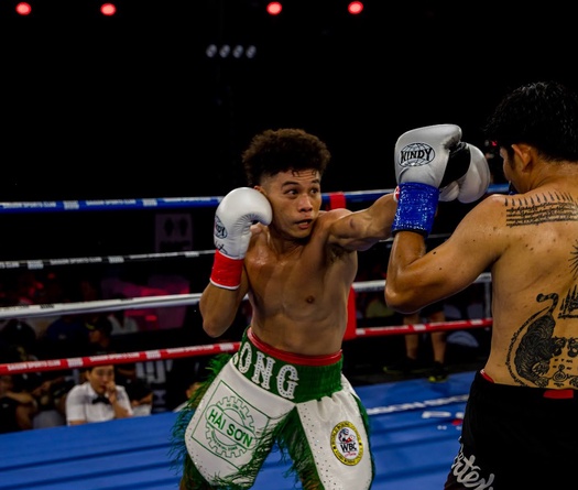 Trịnh Thế Long knockout võ sĩ Thái, mang đai bạc WBC Châu Á về Việt Nam