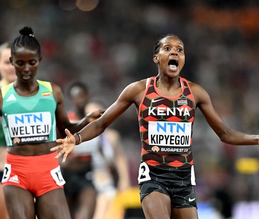 "Nữ hoàng 1.500m" Faith Kipyegon vô địch thế giới ở đường chạy Nguyễn Thị Oanh tham dự