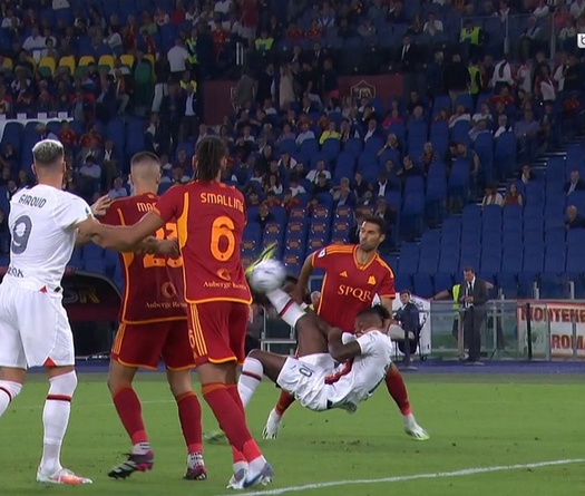 Xem Rafael Leao lập siêu phẩm “xe đạp chổng ngược” giúp Milan hạ Roma