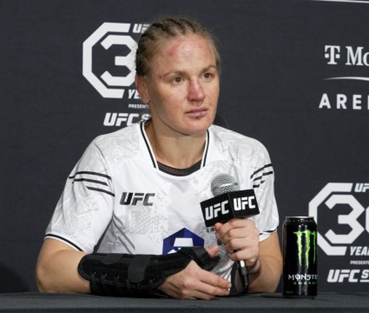 Valentina Shevchenko khoe bàn tay gãy, chưa ngừng chỉ trích giám định