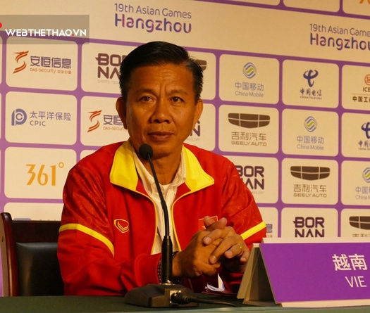 HLV Hoàng Anh Tuấn lạc quan sau trận thua đậm của Olympic Việt Nam trước Iran