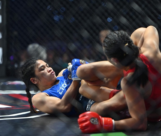 LION Championship 10: Thanh Trúc bảo vệ đai nhờ đòn bẻ chân hiểm hóc