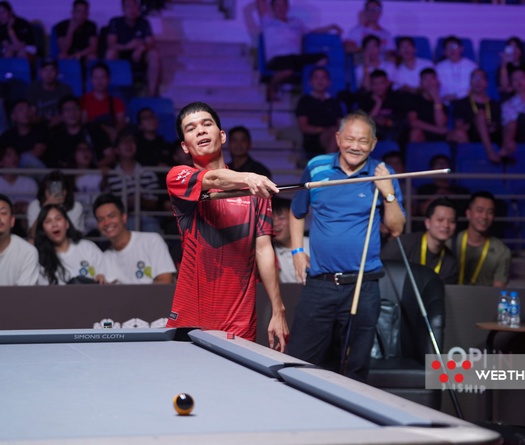 Huyền thoại Efren Reyes "cười như được mùa" khi giao lưu cùng Đỗ Khải