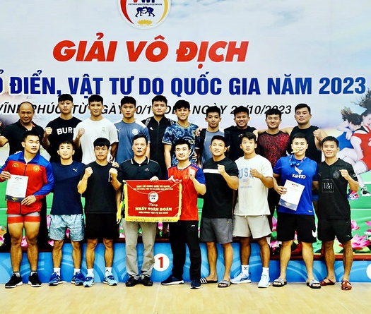 Chuyện cả nhà xem Vật trong ngày hạ màn hấp dẫn giải Vật vô địch quốc gia 2023