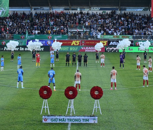 Xúc động khoảnh khắc tưởng niệm ba thành viên HAGL tử nạn