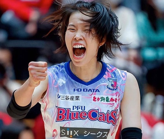 Thanh Thúy tỏa sáng với danh hiệu VOM, PFU BlueCats có chiến thắng đầu tay