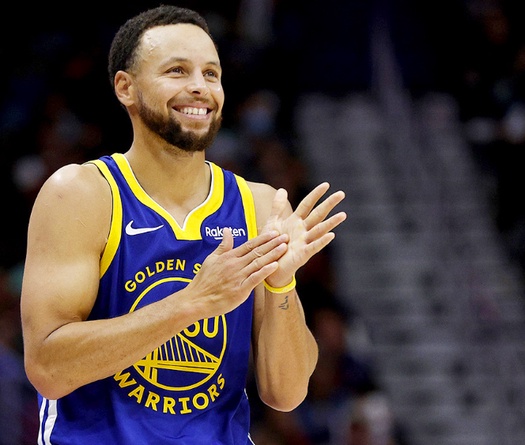 Stephen Curry phá kỷ lục 3 điểm của chính mình, tiếp tục cùng Golden State bay cao