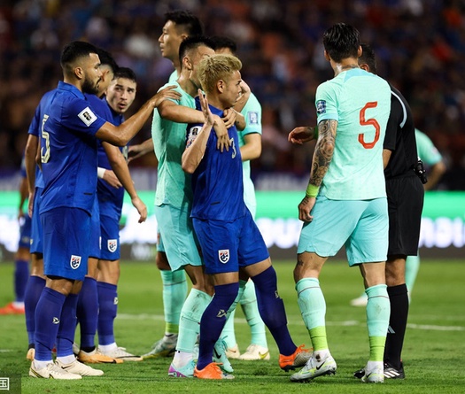 Thái Lan thua cay đắng Trung Quốc, nhận tin sét đánh từ ngôi sao số 1