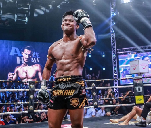 "Thánh Muay" Buakaw sẽ đánh trận Kickboxing cuối cùng vào tháng 12?