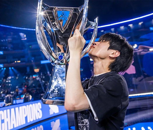 Tin chuyển nhượng LMHT 18/11: Deft hoãn kế hoạch giải nghệ, Kanavi thay thế Peanut?