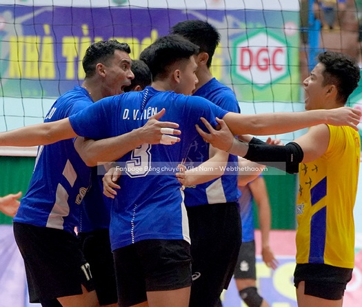 Cứu 6 set-point và pha khiếu nại bước ngoặt giúp bóng chuyền Sanest Khánh Hòa giải mã ngựa ô Hà Tĩnh