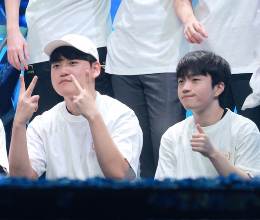 Tin chuyển nhượng LMHT 22/11: Bộ đôi đường dưới tái ký T1? Đại diện phủ nhận thương vụ EDG Ruler