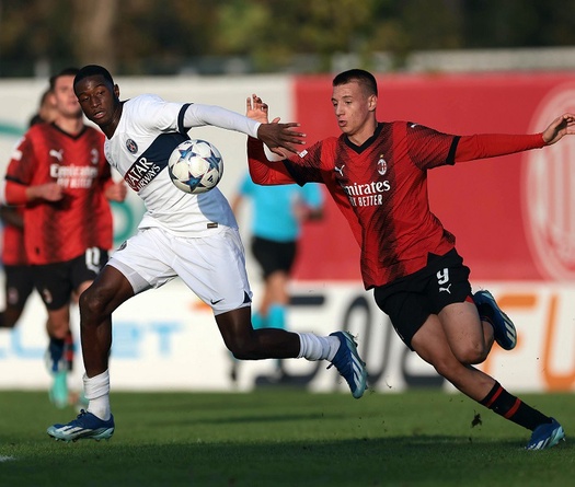 AC Milan có thể triệu tập tiền đạo 15 tuổi cho trận đấu tại Serie A