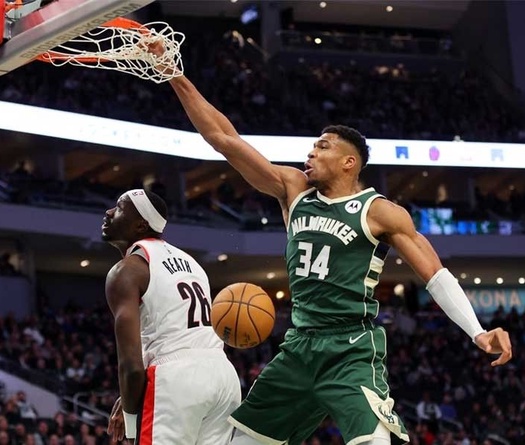 Song sát Damian Lillard - Giannis Antetokounmpo giúp Milwaukee Bucks tạo nên màn ngược dòng lịch sử