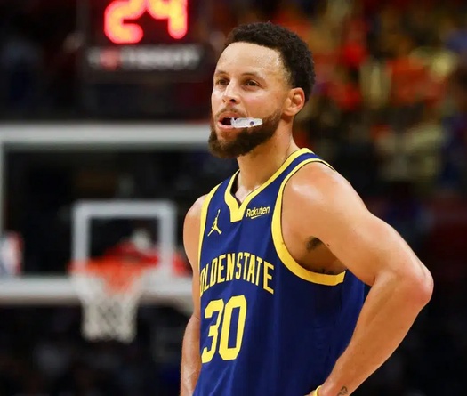 Chuỗi trận ném 3 điểm dài nhất lịch sử NBA của Stephen Curry bị bẻ gãy: Trong cái rủi có cái may
