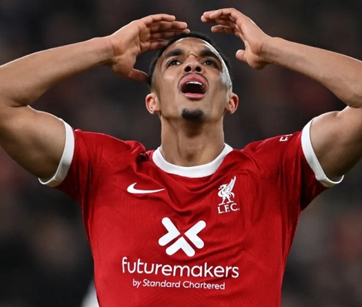 Liverpool có số lần dứt điểm nhiều chưa từng thấy trước MU