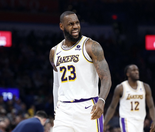LeBron James rực sáng với trận đấu hay nhất từ đầu mùa, Los Angeles Lakers ngắt mạch thua