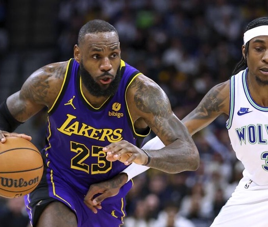 LeBron James thua đau ngày sinh nhật thứ 39 với pha bóng đầy tranh cãi