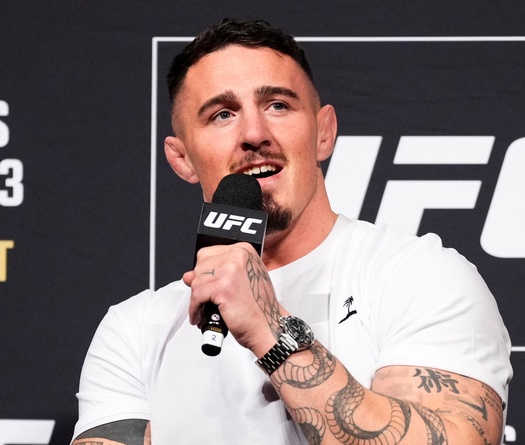Tom Aspinall xuống nước, sẵn sàng bảo vệ đai tạm thời hạng nặng UFC