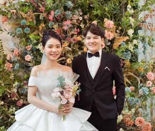 Hậu vệ tuyển nữ Việt Nam Trần Thị Thu cưới vợ