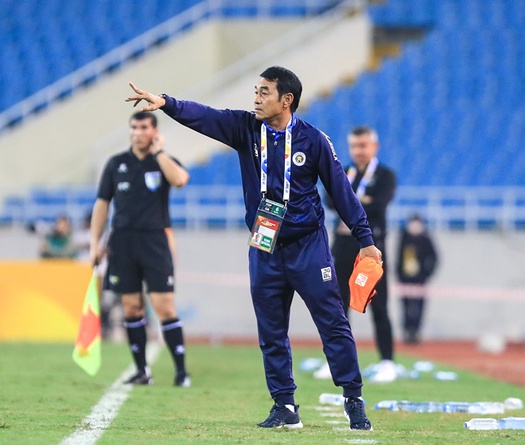 Khó tin với ghế nóng ở CLB Hà Nội: Lại thay đổi HLV, bốn tháng đổi 4 lần