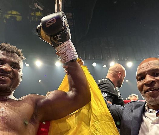 Francis Ngannou thay đổi phương án tập luyện để đấu Anthony Joshua
