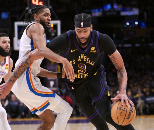 Los Angeles Lakers hạ gục đội nhì bảng OKC, chứng minh khả năng "gạt giò các ông lớn" 