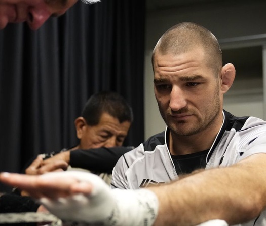 Quá khứ bị bạo hành: Ngòi nổ của Sean Strickland trước Dricus Du Plessis ở UFC 297