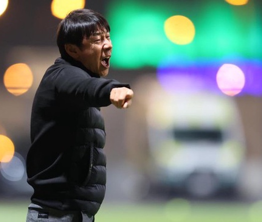 Cay cú vì thua Iraq, HLV Indonesia “cầu xin” trọng tài đừng mắc sai lầm ở trận gặp Việt Nam