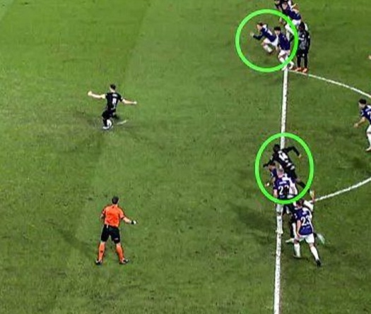 Lần đầu tiên trong lịch sử một trận đấu được đá lại do do lỗi VAR