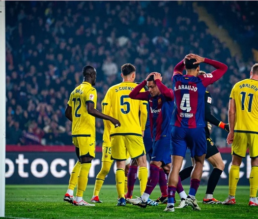 HLV Xavi nói lời chia tay sau khi Barcelona chìm trong khủng hoảng