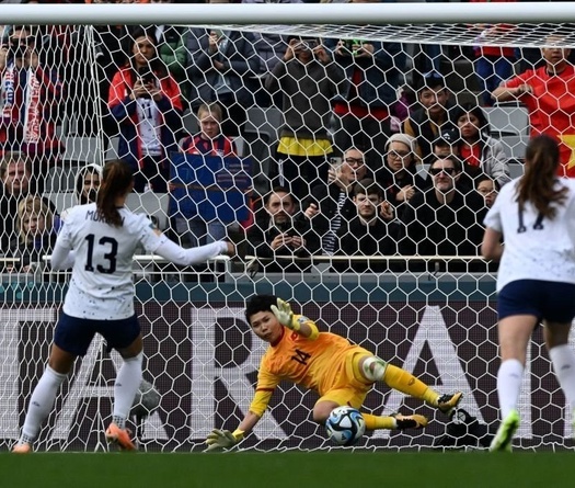 Khoảnh khắc cuộc đời ở World Cup và Tết ấm cúng bên gia đình của “găng tay vàng” Kim Thanh