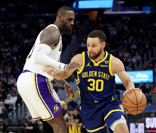 LeBron James bỏ lỡ cuộc thư hùng với Stephen Curry hậu NBA All-Star: Chấn thương liệu có đáng ngại?