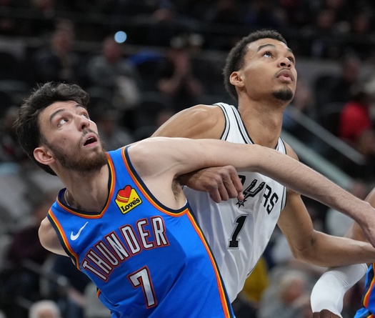 Victor Wembanyama thắng cuộc chiến của những "kỳ lân" của NBA: Danh hiệu Rookie of The Year đến gần?