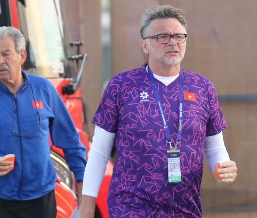 HLV Troussier lo lắng hai điều gì khi đối đầu Indonesia?