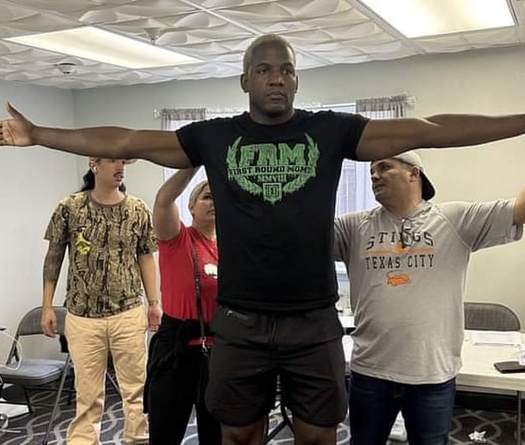 Ba trận chỉ 19 giây: Gã khổng lồ Robelis Despaigne tại UFC 299 là ai?