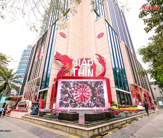 Techcombank khai mở vườn xuân, cùng khách hàng vươn mình vượt trội trong năm Giáp Thìn 2024