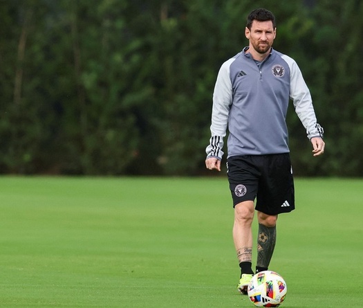 Messi bất ngờ xuất hiện trên sân tập, báo tin vui cho Inter Miami
