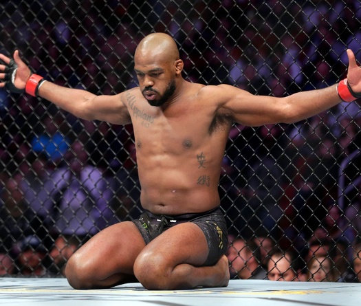Nhà vô địch UFC Jon Jones bị tố dọa giết nhân viên kiểm tra chất cấm